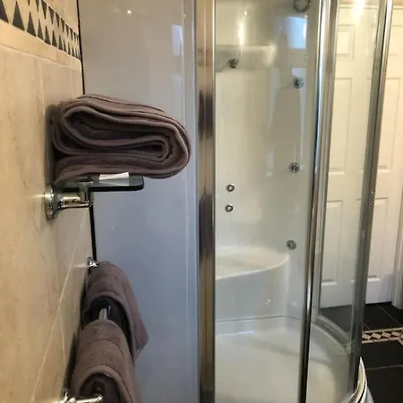 Discreet Luxury Super House! 펜션