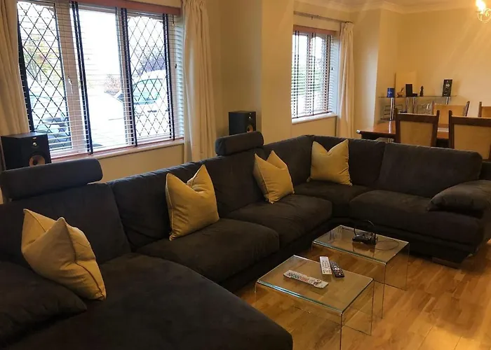 Discreet Luxury Super House! *